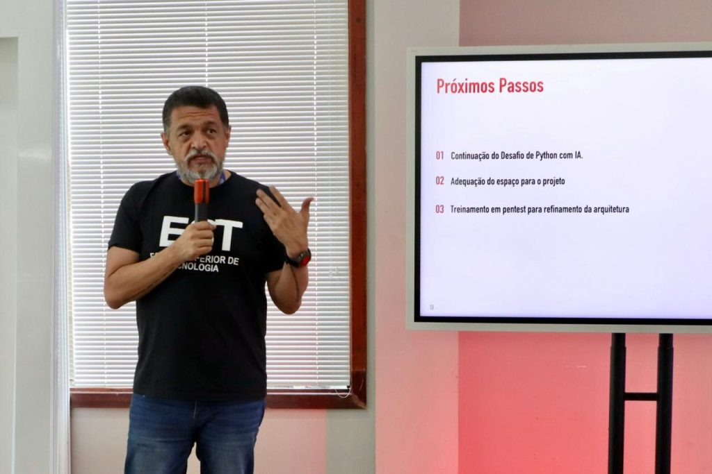 Coordenador-geral do projeto, Prof. Dr. Jucimar Silva Júnior.